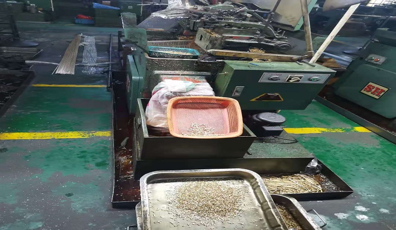 自動(dòng)車床機(jī)